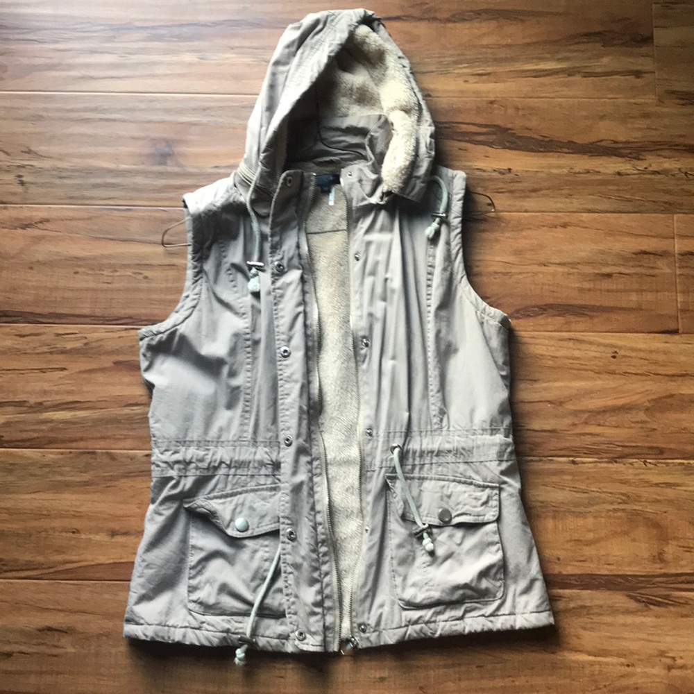 Women’s hooded vest